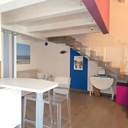 Casafra' Attico In Stile Marinaro Con Splendida Terrazza アパート