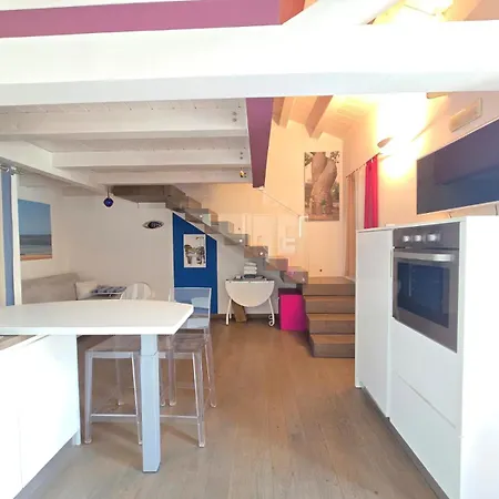 Casafra' Attico In Stile Marinaro Con Splendida Terrazza アパート *
