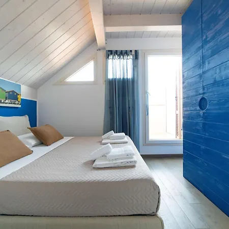 Casafra' Attico In Stile Marinaro Con Splendida Terrazza アパート チヴィタノーヴァ・マルケ