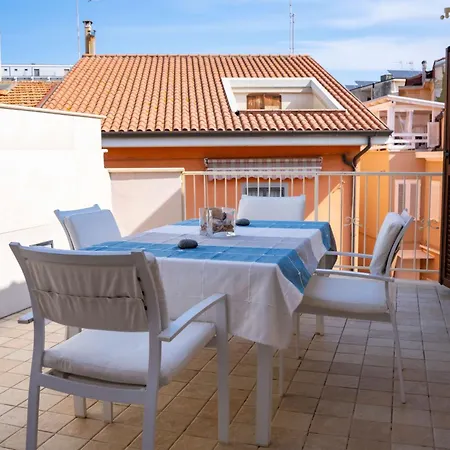 Casafra' Attico In Stile Marinaro Con Splendida Terrazza アパート *