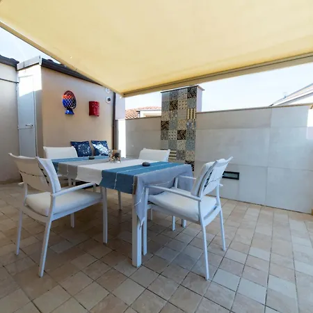 Casafra' Attico In Stile Marinaro Con Splendida Terrazza チヴィタノーヴァ・マルケ