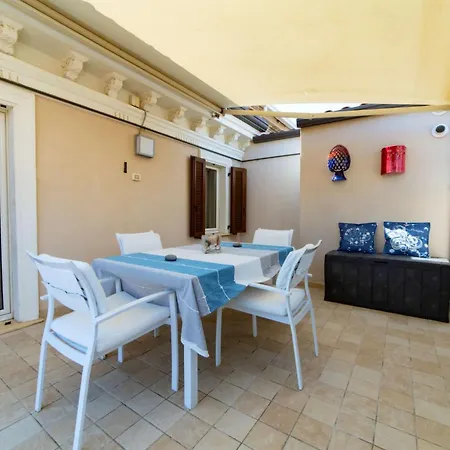 Casafra' Attico In Stile Marinaro Con Splendida Terrazza チヴィタノーヴァ・マルケ