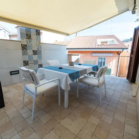 Casafra' Attico In Stile Marinaro Con Splendida Terrazza アパート チヴィタノーヴァ・マルケ