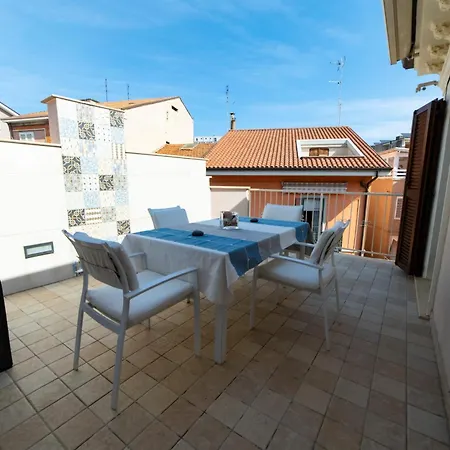 Casafra' Attico In Stile Marinaro Con Splendida Terrazza チヴィタノーヴァ・マルケ
